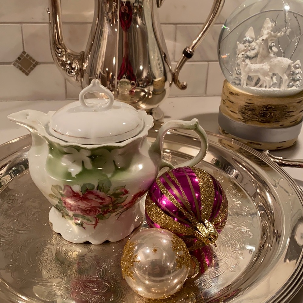 VINTAGE SHABBY CHIC FLORAL CREAMER OR SUGAR BOWL.  BEAUTIFUL DELICATE FEATURES